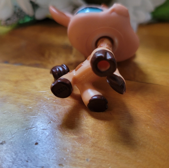 Littlest Pet Shop LPS #1610 Giraffe Cream Brown Blue Eyes 2007 - Picture 11 of 11